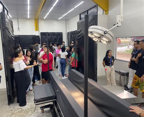 Universidade Nilton Lins Inaugura Centro Cir Rgico Para Grandes Animais