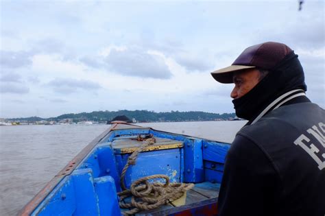 Kapal Tambangan Yang Jadi Transportasi Utama Melintasi Sungai Mahakam