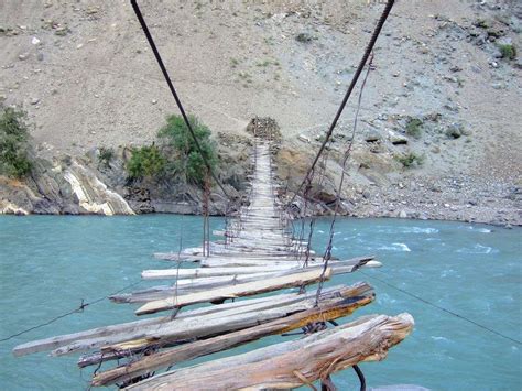 Scariest Rope Bridge In The World - इन पुलों पर कदम रखते ही राहगीरों की थम जाती हैं सांसे, थोड़ी ...