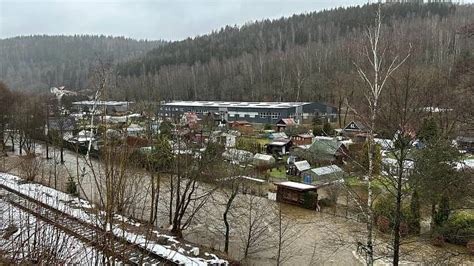 Fotogalerie Přívalová voda z kopců i řek vytopila sklepy i zahrady