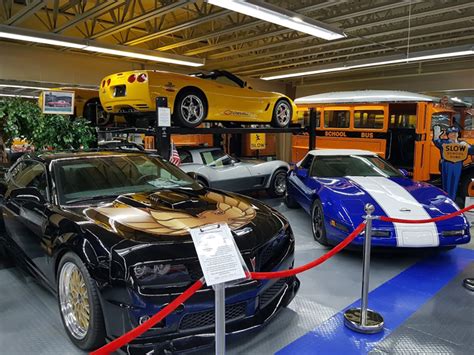 Complete Your Florida City Trip With A Visit To This Immense Automobile