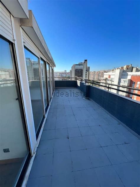 Arrendamento de Penthouse na rua Piscina Miraflores Algés Linda a