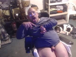 最後に車椅子を固定してついに自慰行為をすることができますp2 Pornhub Gay
