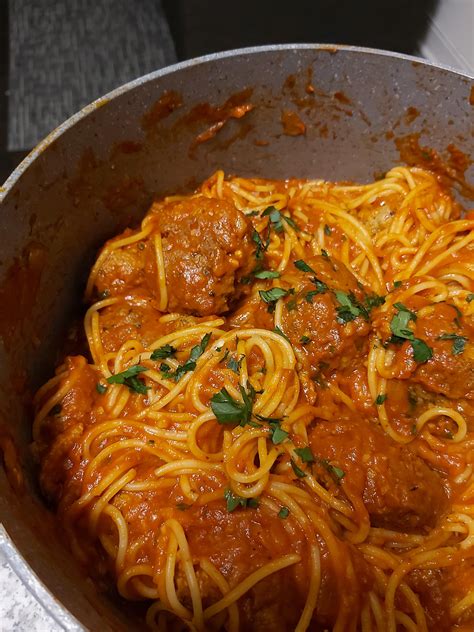 Saucy Spaghetti And Meatballs Dining And Cooking