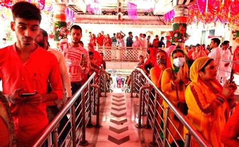 Devotees Stand In A Queue To Offer Prayers At Jhandewalan Temple