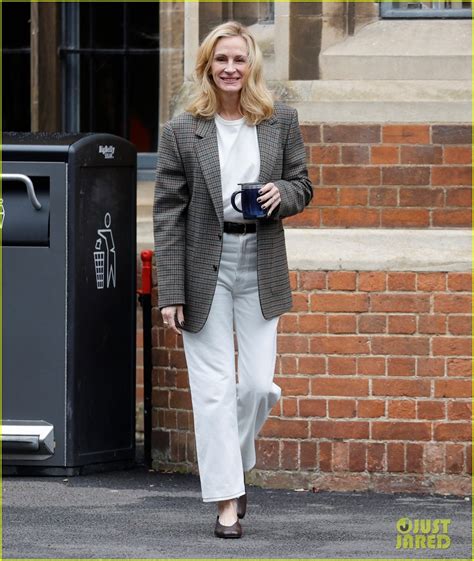 Julia Roberts Debuts New Blonde Hair As She Begins Filming After The