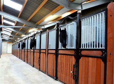 Readymade Modular Horse Stall Kits , Bamboo / Pine Infill Equine Stall ...