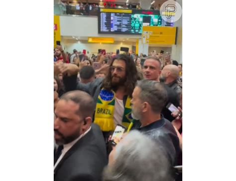 Quem Can Yaman Ator Turco Bonit O Que Causou Tumulto Em Aeroporto E