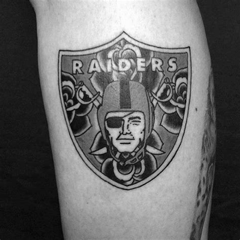 A Black And White Photo Of A Football Player S Leg With The Oakland