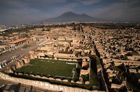 Visita Agli Scavi Di Pompei In D La Citt Sommersa Dalla Lava Approda