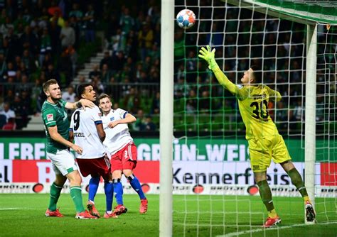 Mit Doppelkopf Hsv Triumph Im Denkwürdigen Derby Bei Werder