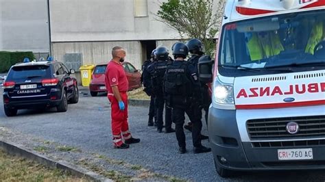 Esagitato Lancia Frecce Dal Balcone A San Michele Mondov Cn