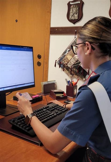 Ragazza Investe Un Ciclista E Scappa