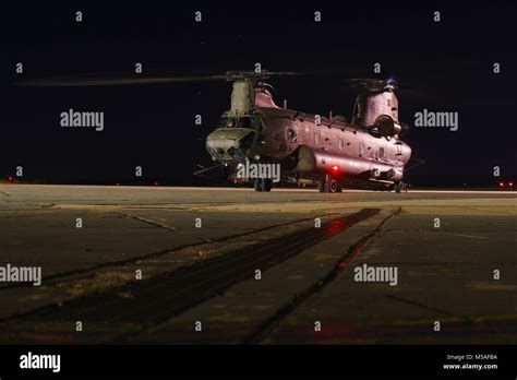 Boeing Vertol Ch 47 Chinook Helicopter Raf Odiham Stockfotografie Alamy