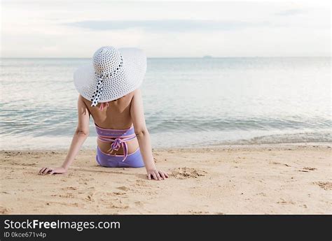 Sitting Nude Woman Free Stock Photos Stockfreeimages