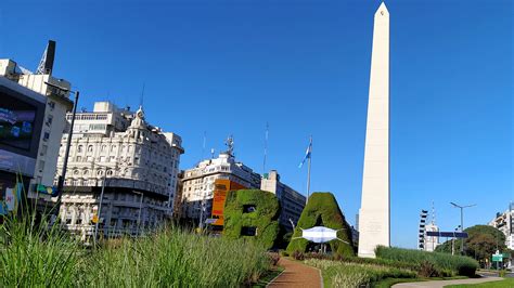 La Ciudad De Buenos Aires Estrenó Tapaboca “patrio” Y Lo Exhibe Frente Al Obelisco Infobae