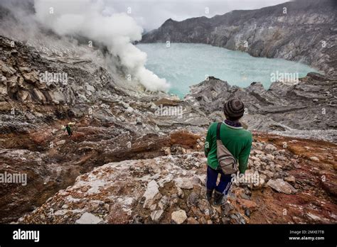 Indonesias Ijen Volcano Hi Res Stock Photography And Images Alamy