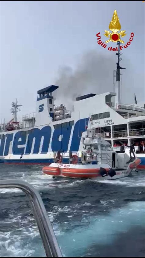 Isole Eolie Lincendio A Bordo Di Un Traghetto I Dettagli E Le Foto