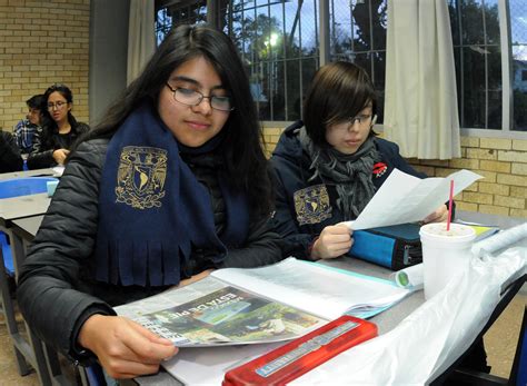 Símbolos de identidad universitaria el escudo y lema de la UNAM