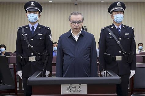 華融董事長賴小民被執行死刑：遲來的審判和所謂的「金融風險零容忍」｜深度｜評論｜端傳媒 Initium Media