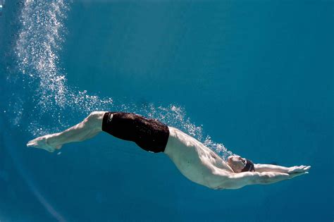 Técnicas de natación espalda todo lo que necesita conocer