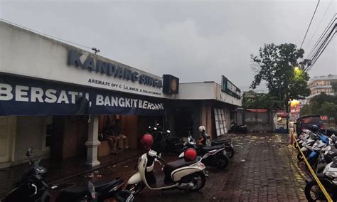 Demo Aremania Ricuh Kantor Arema Dirusak Dan 3 Orang Terluka Parboaboa