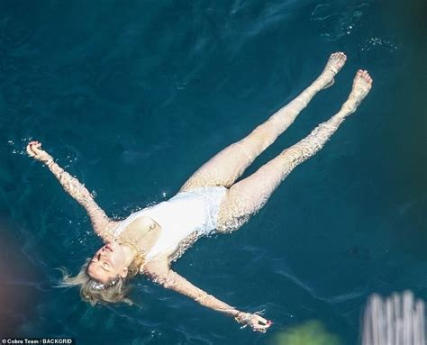 Amber Heard Showed Tits In Revealing Bikini At Amalfi Coast The