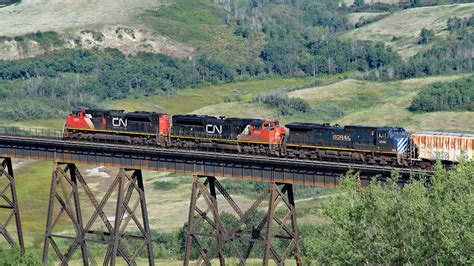 Railpicturesca Colin Arnot Photo Cn 8855 8012 And Bcol 4646 Head