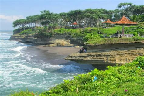 Pesona Wisata Pantai Batu Hiu Pangandaran Disebut Sebagai Tanah Lot Nya