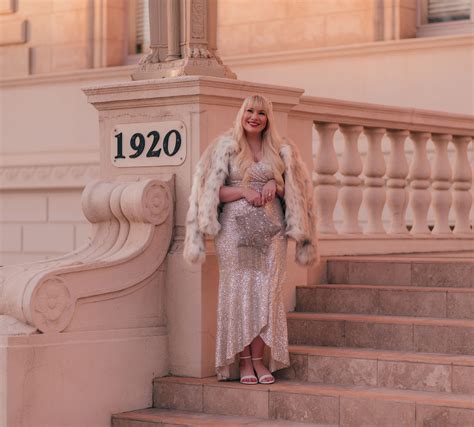 Glamorous Holiday Party Outfit With Faux Fur Coat Lizzie In Lace