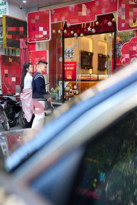 Quang Hải lái xế hộp chở Thanh Huyền đi chọn nhẫn diện mạo nàng Wags gây chú ý Hot KOLs Đời