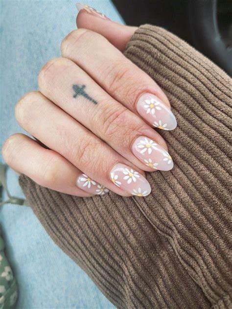 Simple Flower Nail Designs To Celebrate Spring Diy Darlin Stylish