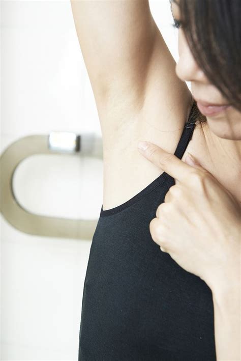 Troubled By Dark Armpits Here S How You Can Lighten Them MyFatPocket