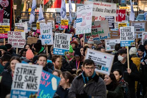 UK Nursing Strike: Government Seeks to Take Court Action to Declare It Unlawful - Bloomberg