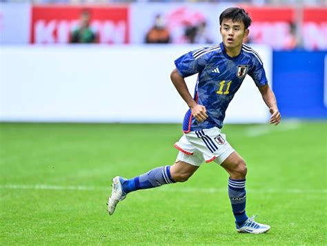 「萌え袖と顎髭のギャップ萌え」サッカー日本代表・久保建英の練習姿が反響！レアル・ソシエダ公式が投稿した写真にファン歓喜「横顔もかっこいい