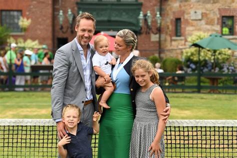 Kim Clijsters met gezin 2017 | Kim clijsters, Kim, Beautiful family