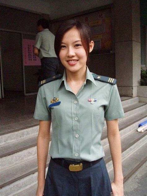 台灣女兵劈腿3艘艦5士官，溜到已婚男家中亂搞，被長輩抓個現行 每日頭條