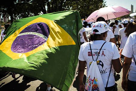 Caminhada da Fraternidade A gente bota fé na Juventude Veja fotos