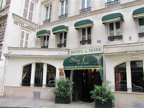 Rue de Seine street scene adjacent to hotel. - Picture of Hotel de ...