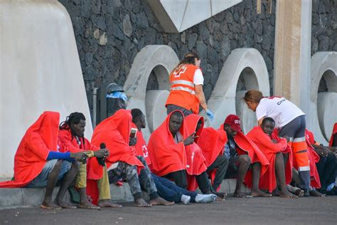 Más de 700 inmigrantes rescatados en islas españolas 200 de ellos en