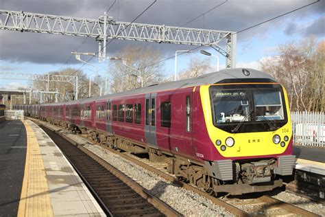 Class 360104 Approaching Kettering Station Working 1y34 13 Flickr