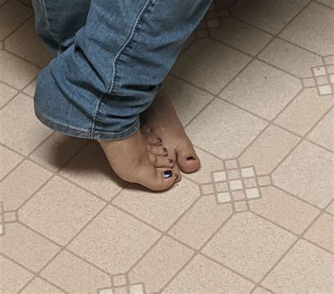 More Bare Latina Feet In The Kitchen Scrolller