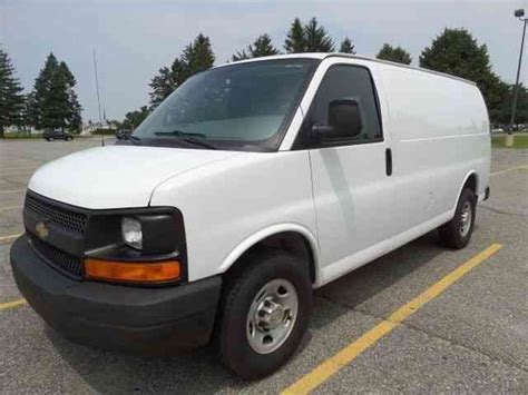 Chevrolet Express 2500 2010 Van Box Trucks