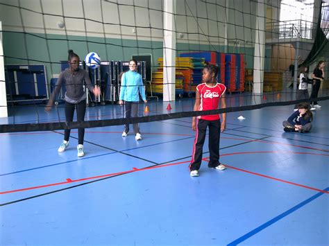 Les Benjamines Jouent Au Volley Site Du Coll Ge Jean Zay Niort