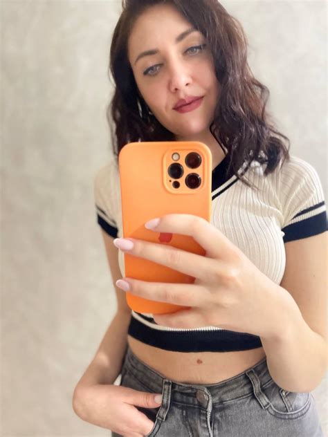 This Look Isn T As Interesting As Naked Girls R MirrorSelfie