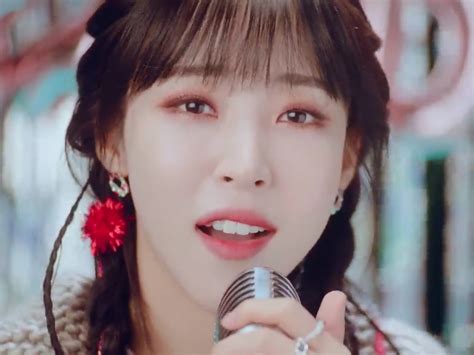 Moonbyul Rilis Present Tepat Di Hari Ulang Tahun