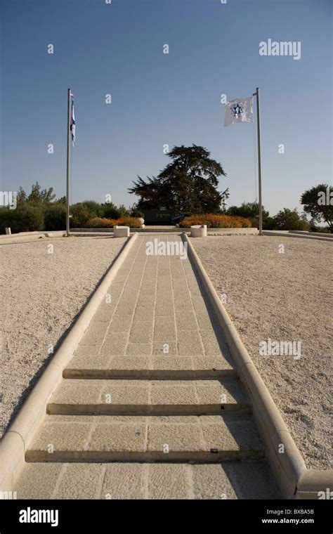 The grave of Theodor Herzl in the Mount Herzl Memorial park in ...