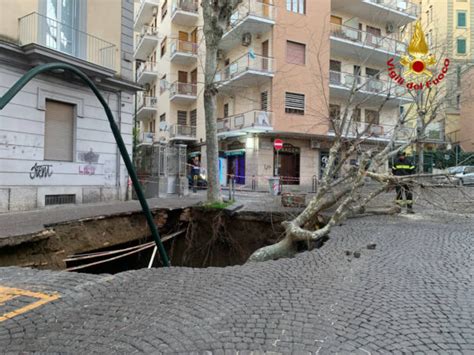 Napoli Voragine Al Vomero Ripristinata Fornitura D Acqua Nell Area