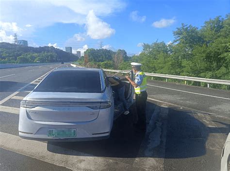 司机驾车突发心脏疾病，深圳交警与死神赛跑成功救助贾庚强萧麟林先生