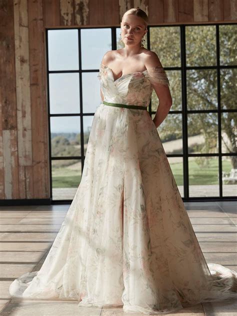 Sassi Holford Annika Bridal Annika Bridal Boutique